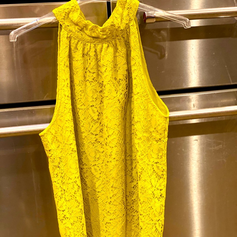 Sleeveless lace shirt